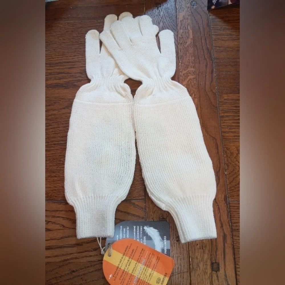Parajumpers Wool Down Filled Puffer Gloves at Free People NWT Off White Sm/Med.